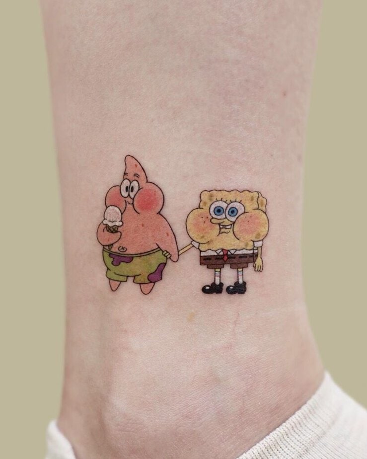 6. Ein Tattoo von SpongeBob und Patrick auf dem Knöchel