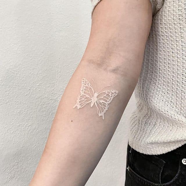 2. Weißer Schmetterling Tattoo
