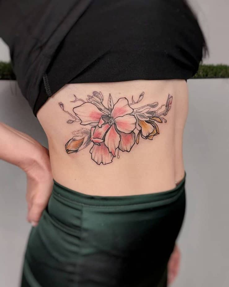 18. Magnolien-Tattoos auf dem Bauch