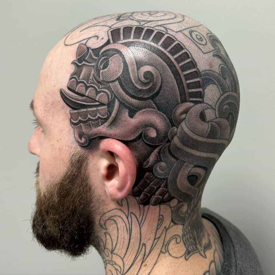 14. Verwegener aztekischer Kopfschmuck