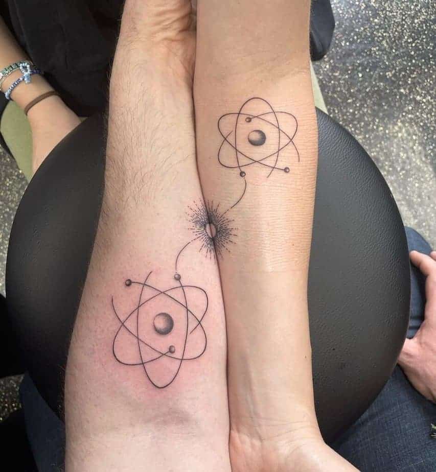 14. Ein passendes atomares Tattoo