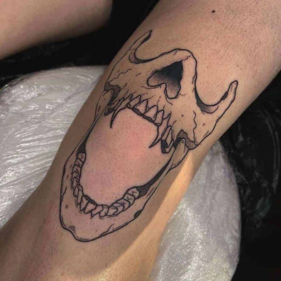 8. Ausgefallenes Totenkopf-Tattoo