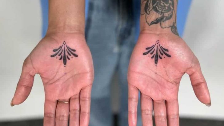 21 aufregende Tattoo-Ideen für Palmen, die zu deiner Persönlichkeit passen