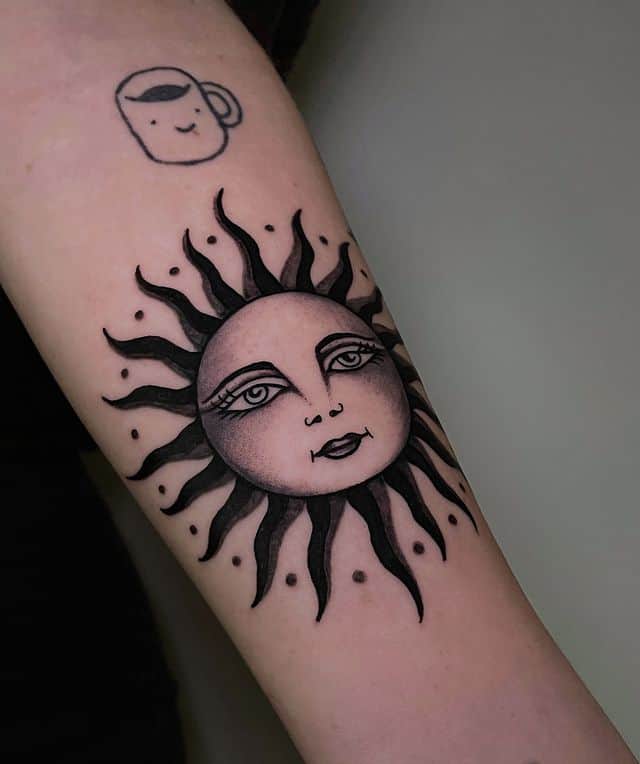 1. Traditionelles Sonnen-Tattoo