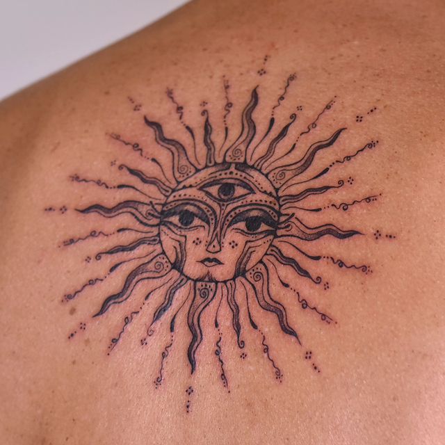 20. Spirituelles Sonnen-Tattoo