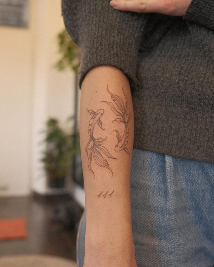 7. Ein Fische-Tattoo mit einer Engelszahl