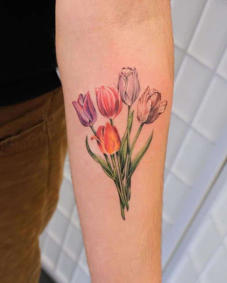 18. Ein Tulpenstrauß-Tattoo