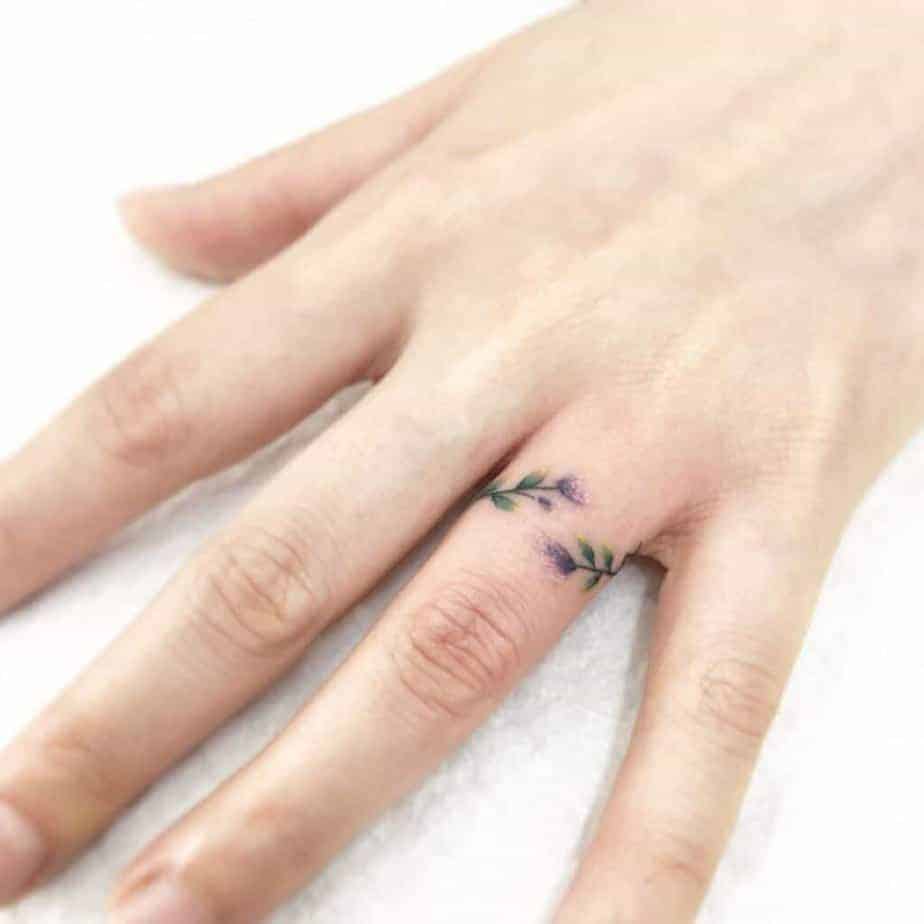 16. Ein Blumenring-Tattoo