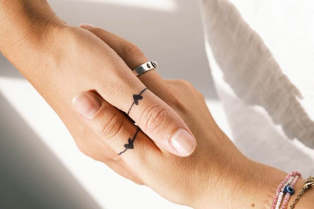 23. Herz-Ring-Tattoos