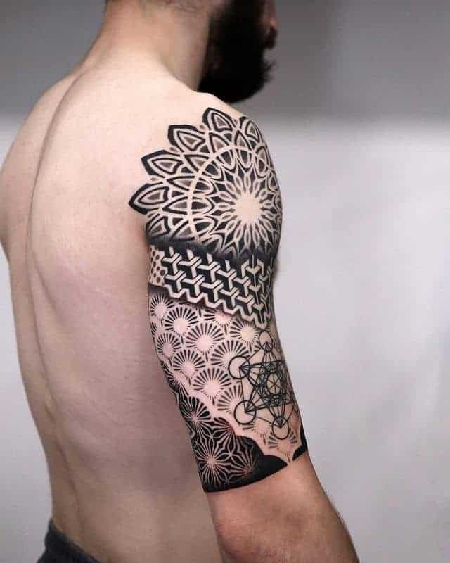 1. Cooles geometrisches Halbarm-Tattoo