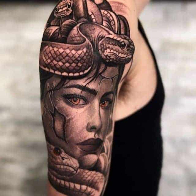 20. Episches Medusa Halbarm-Tattoo