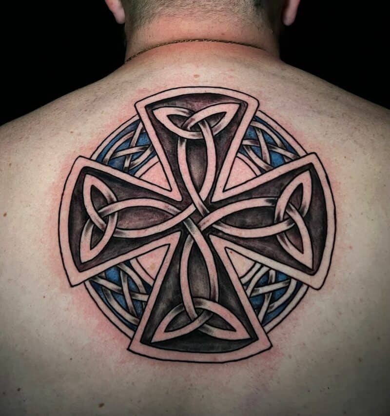 20 Legendäre keltische Tattoos, die das reiche Erbe feiern