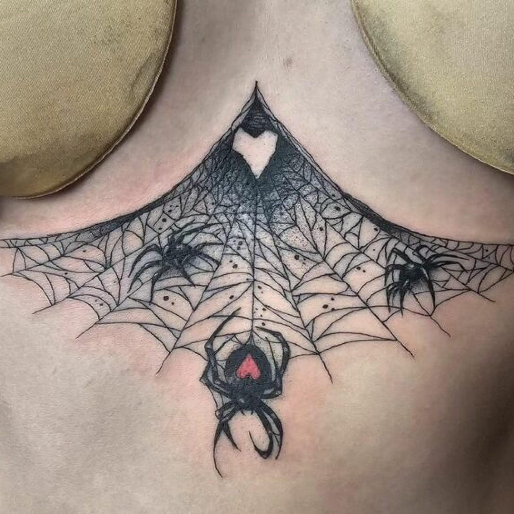 20 Erstaunliche Spinnennetz-Tattoo-Ideen aus Tinte gewebt