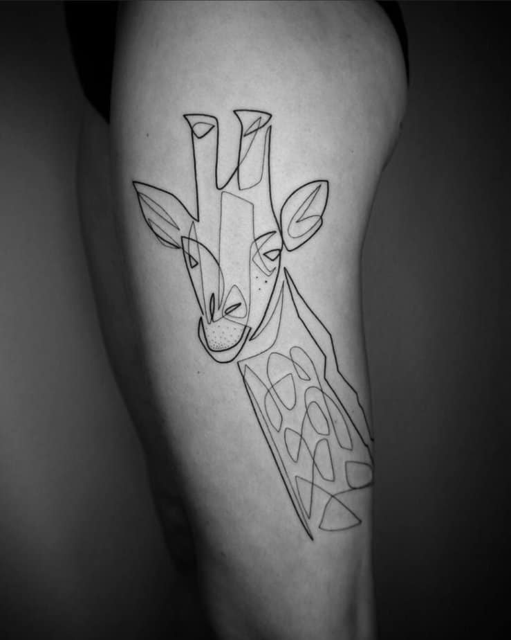 3. Geometrisches Giraffentattoo