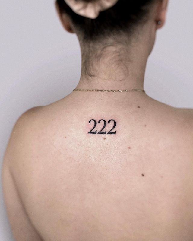 9. Rücken 222 Tattoo