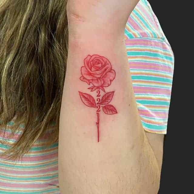 12. Wunderschönes Rosen-Tattoo
