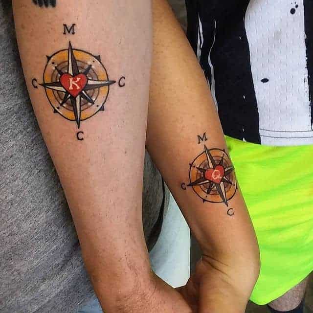 16. Verblüffende Königs- und Königin-Kompass-Tattoos