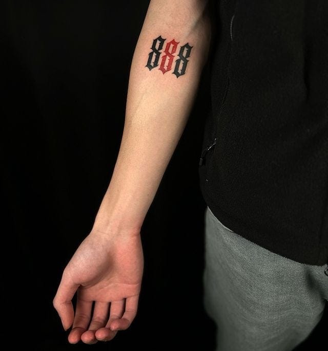 17. Kühnes 888-Tattoo