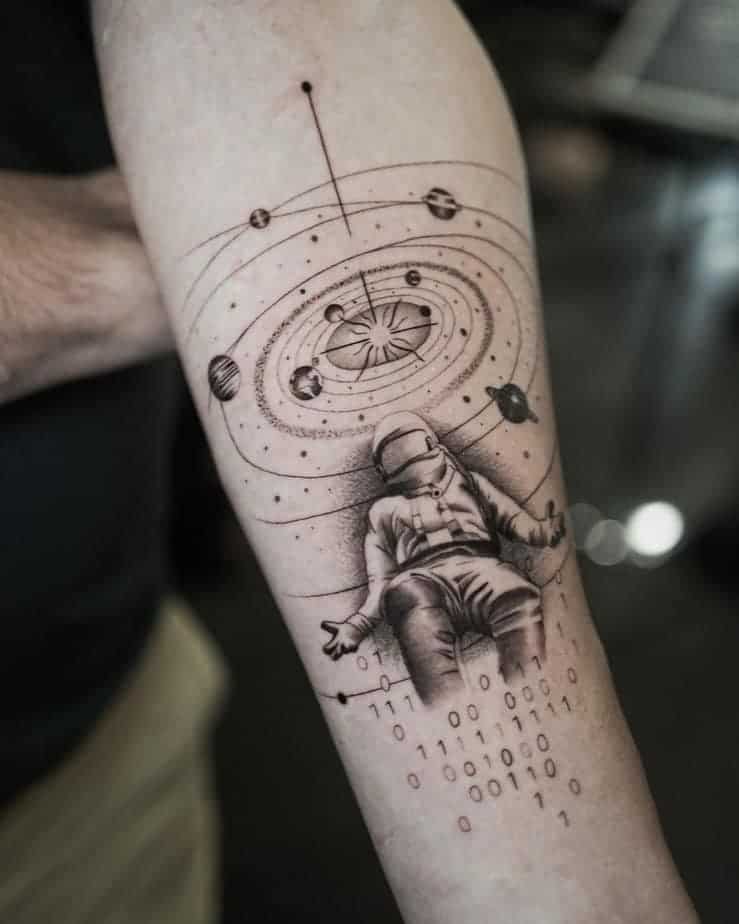 10. Verblüffendes Weltraum-Tattoo