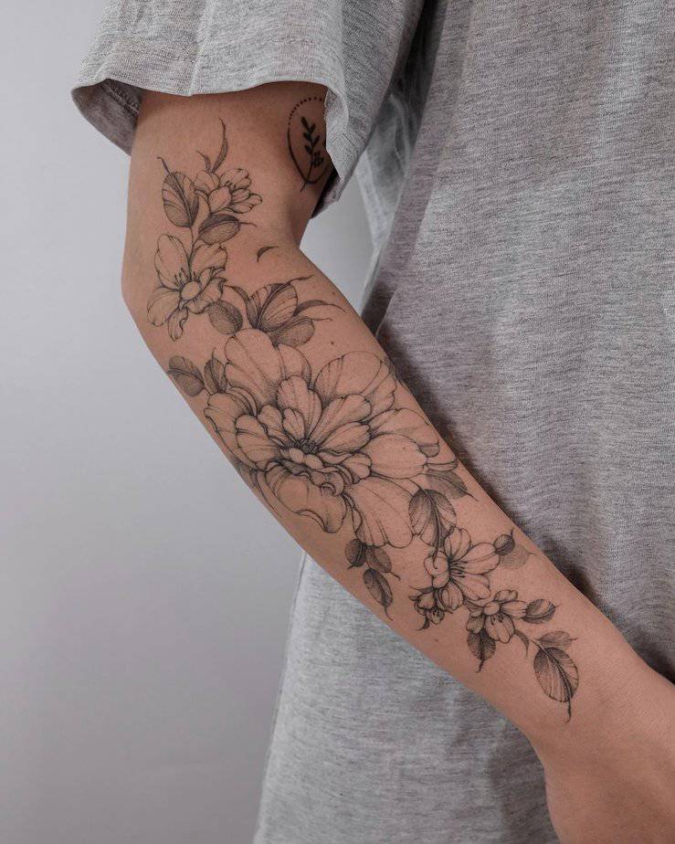 3. Magnolien-Tattoo auf dem Unterarm