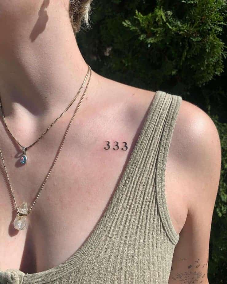 1. 333-Tattoo auf der Schulter
