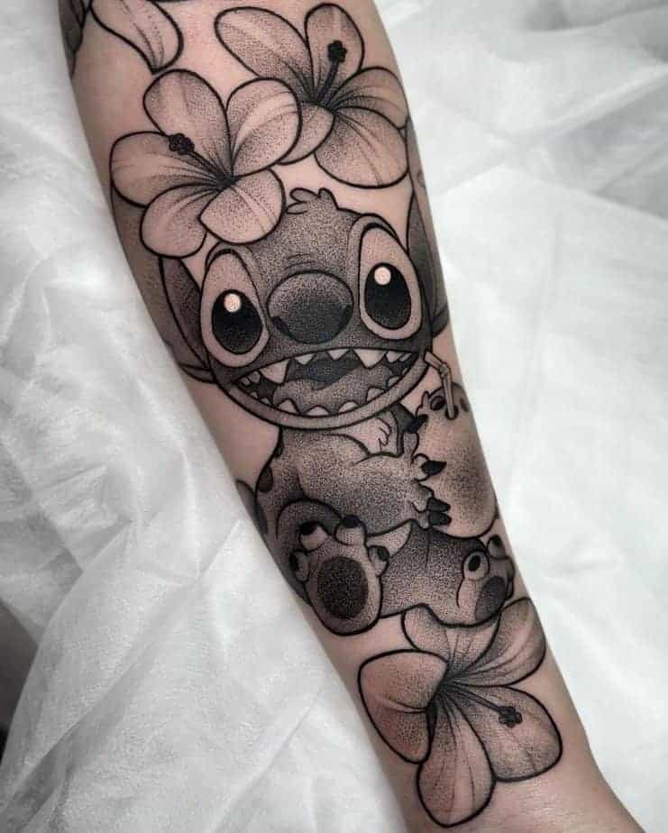 15. Schwarz-graues Stitch-Tattoo