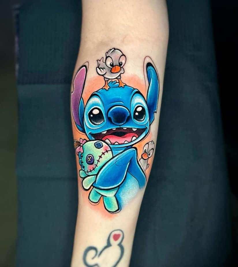 17. Fröhliches Stitch-Tattoo