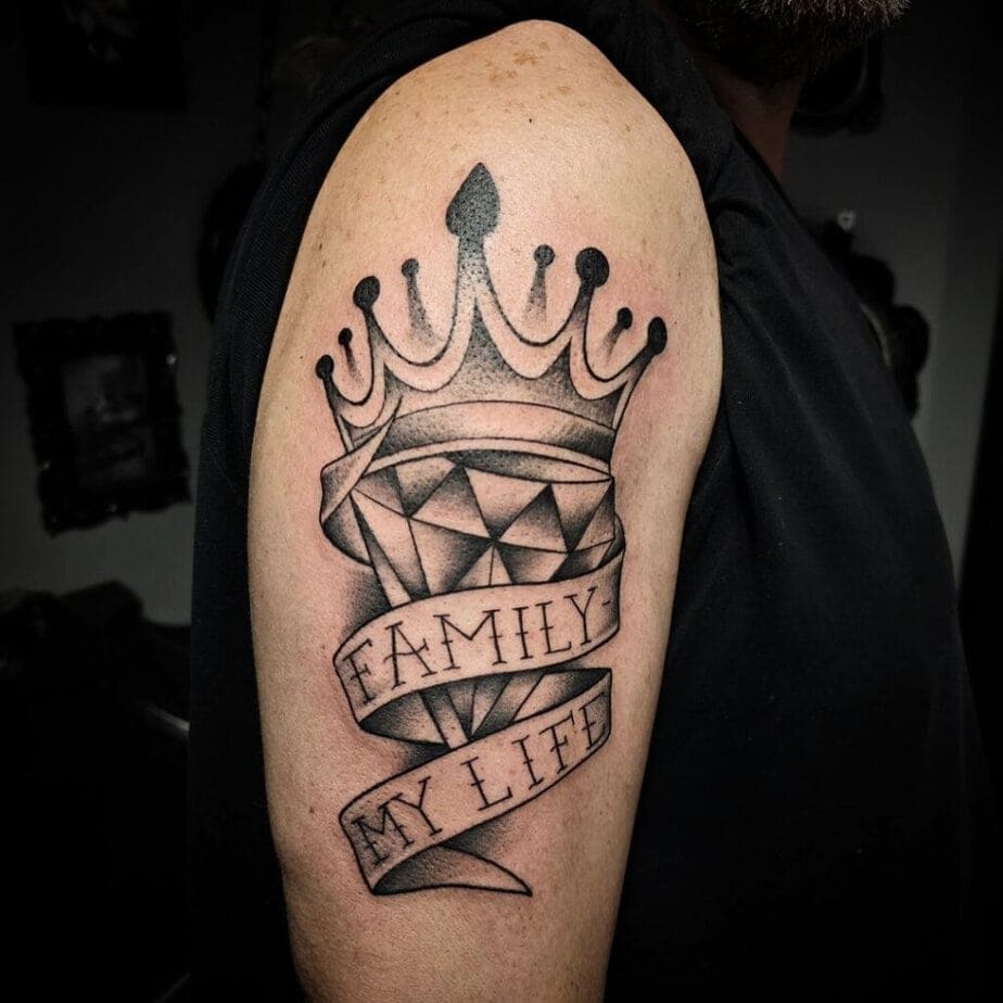 13. Kühnes Familien-Tattoo
