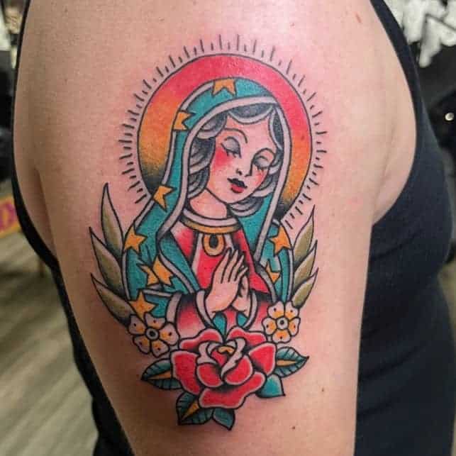 11. Tattoo der Jungfrau Maria im Retro-Look