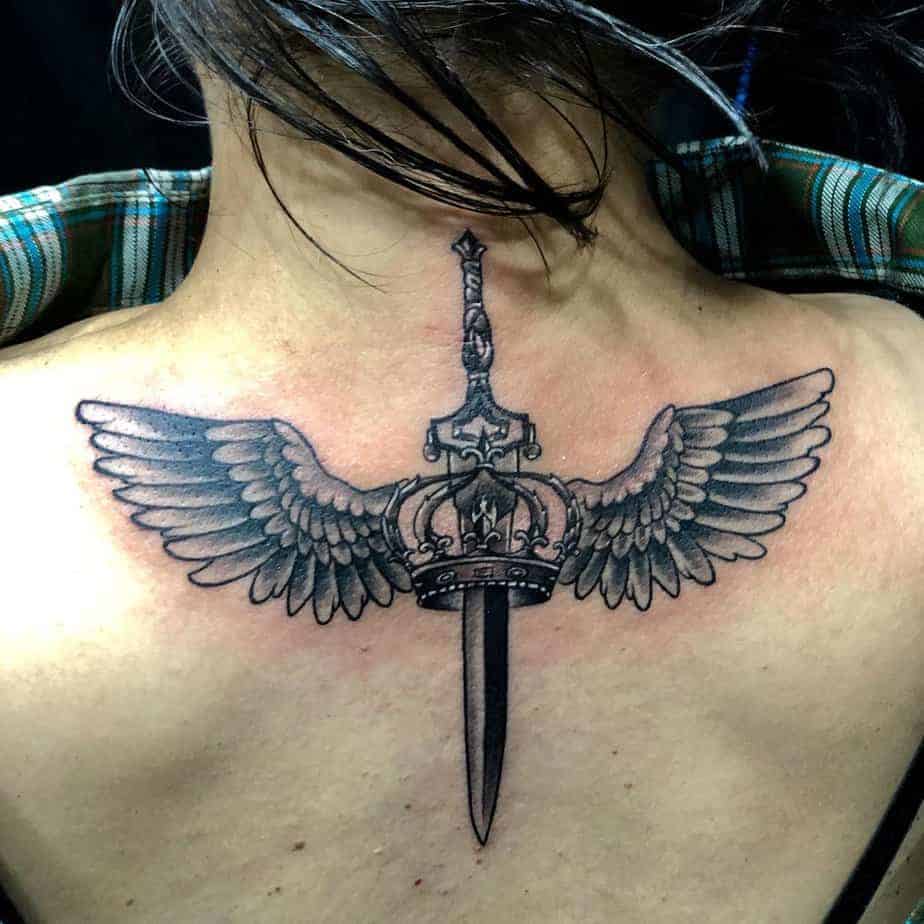 16. Brillantes Flügel-Tattoo