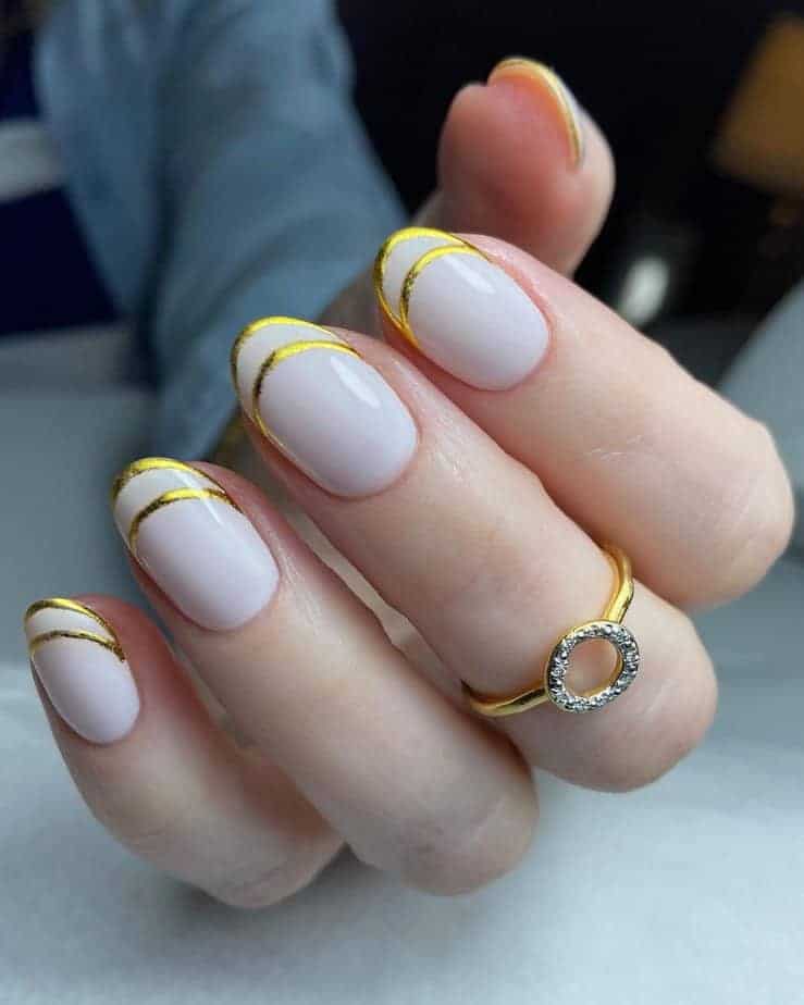 7. Goldene doppelte French Nails