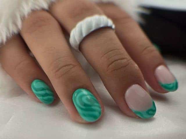 33. French Tips in Mint