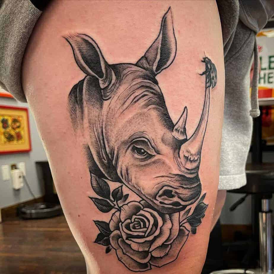 2. Verblüffendes Rhinozeros-Tattoo