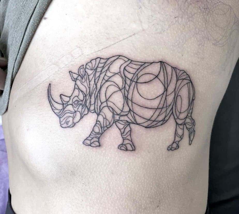 15. Faszinierendes Nashorn-Tattoo