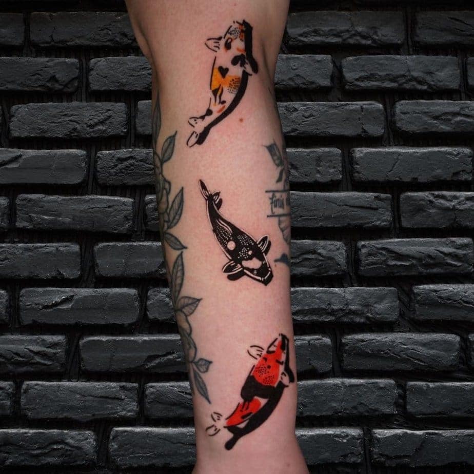 13. Buntes Koi Fisch Tattoo