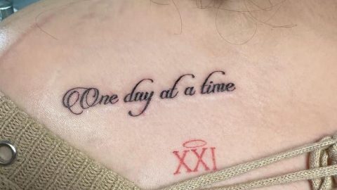 20 Schöne weibliche Zitat Tattoos über Stärke und Hoffnung