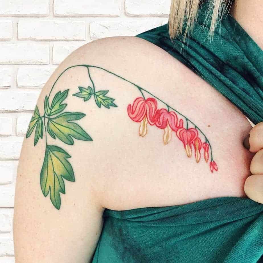 18. Blutendes Herz Tattoo auf der Schulter