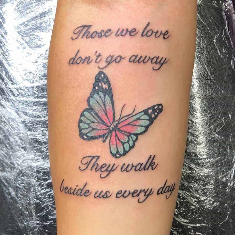 3. Schmetterling und ein Zitat auf dem Unterarm - Tattoo