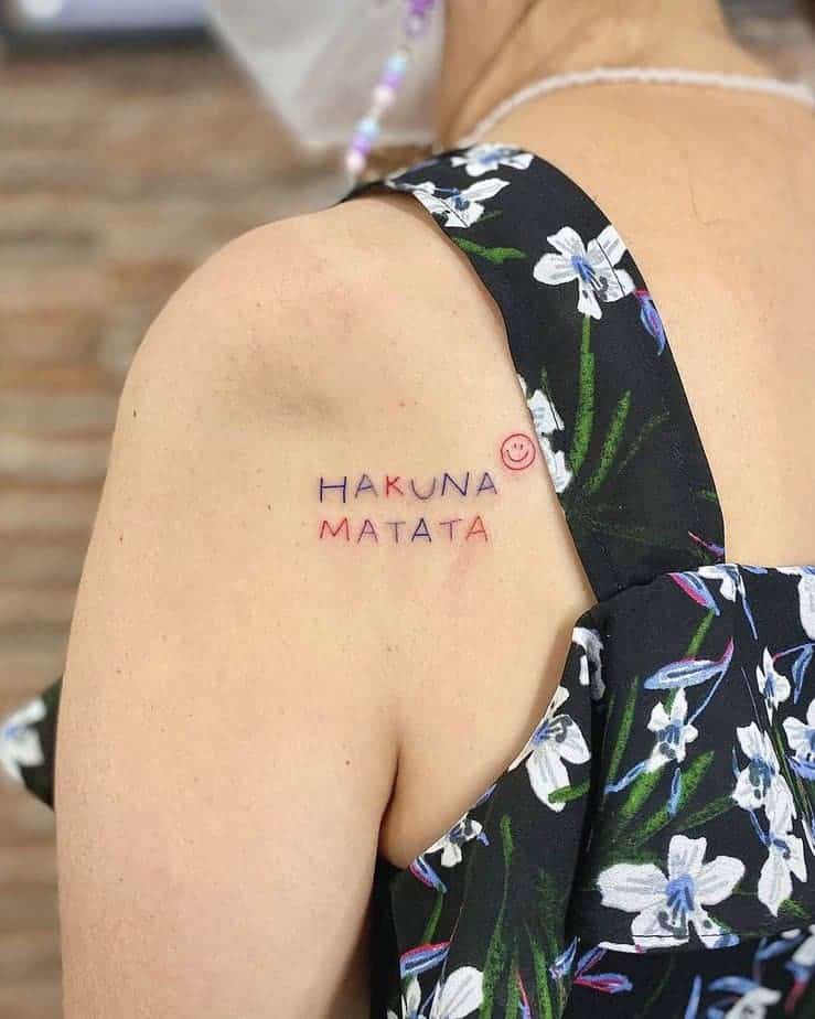 7. Minimalistisches Hakuna Matata Tattoo