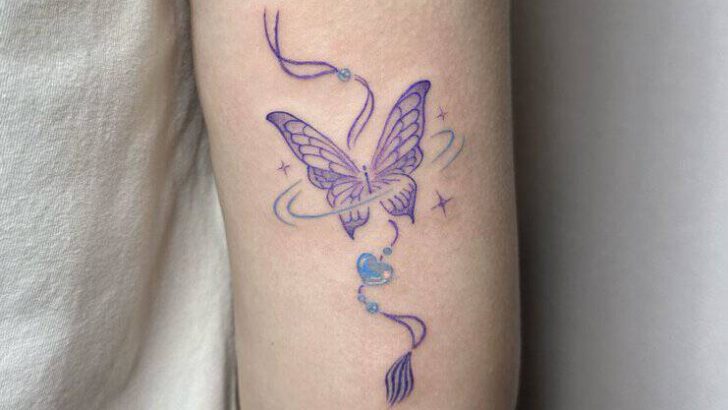 19 Wunderschöne lila Schmetterlings-Tattoos, die Hoffnung und Wachstum inspirieren