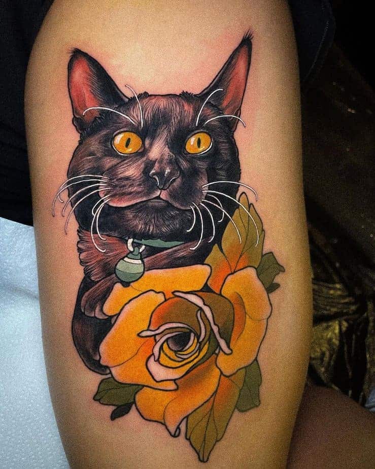 19. Schwarze Katze mit einer gelben Rose