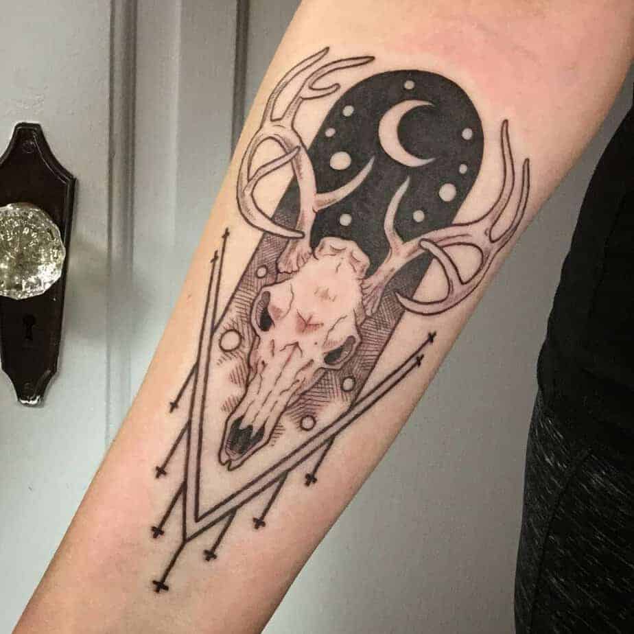 8. Himmlischer Hirsch-Totenkopf mit Mond und Sternen