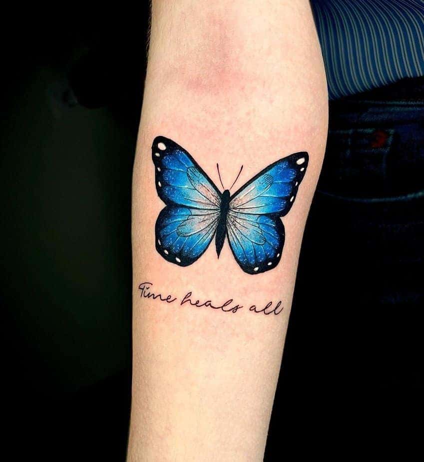 16. Inspirierendes blaues Schmetterlingstattoo