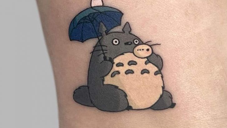 20 magische Totoro Tattoo Designs, die Studio Ghibli auf deiner Haut lebendig werden lassen