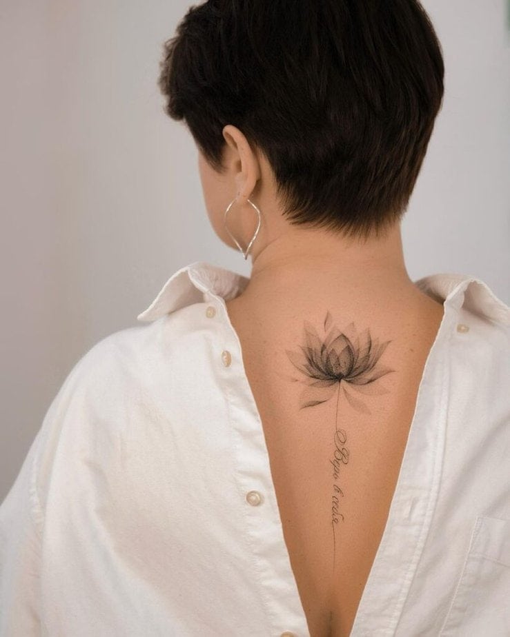 9. Elegantes Lotustattoo