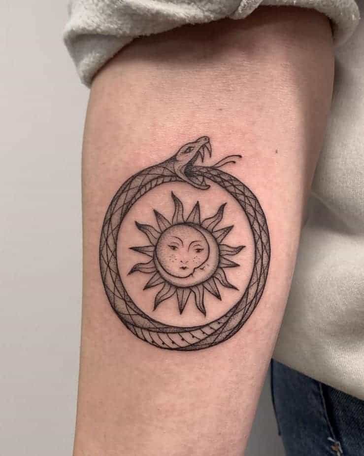 12. Sonne und Mond Tattoo