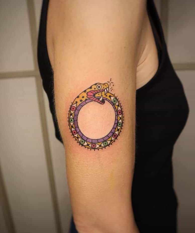 16. Lustiges Ouroboros-Tattoo