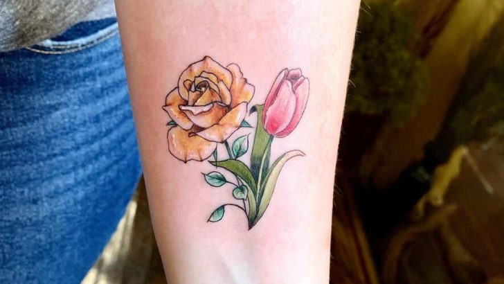 20 Wunderschöne gelbe Rosen-Tattoo-Ideen für einen Hauch von Sonnenschein