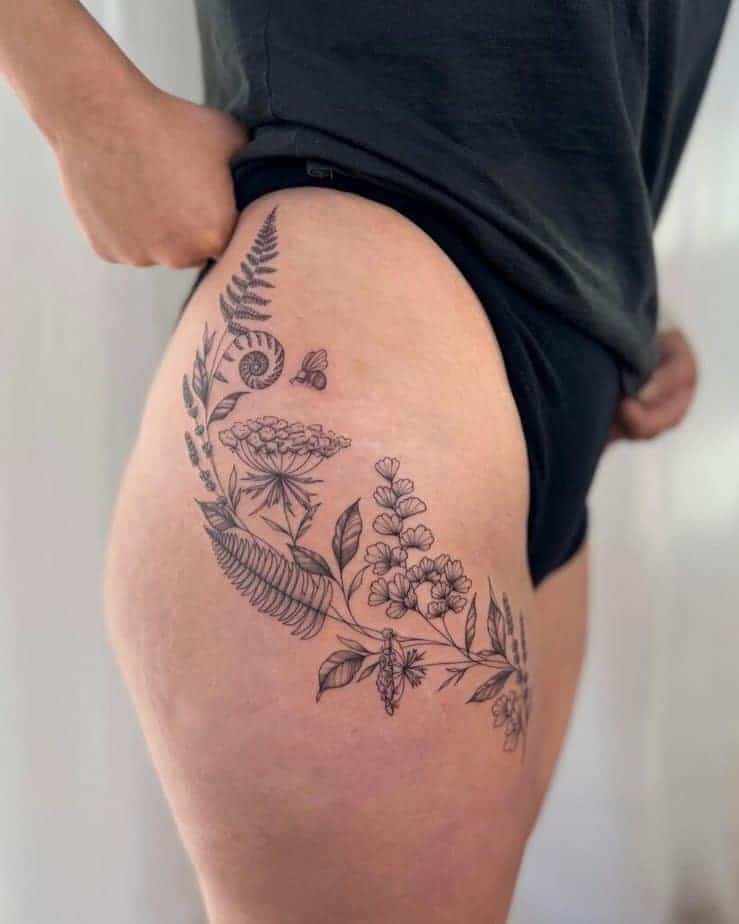 17. Ein botanisches Hüfttattoo