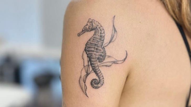 Tauche ein in diese 20 atemberaubenden Seepferdchen-Tattoo-Ideen